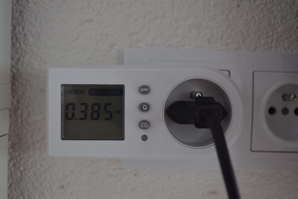 merač spotreby elektrickej energie a príkonu