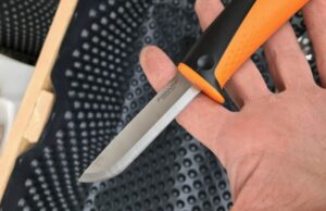 Fiskars univerzálny nôž Hardware rad
