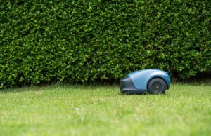 robotická automatická kosačka na trávnik