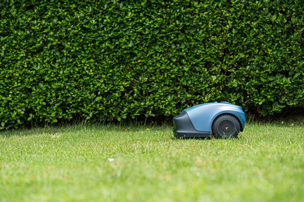 robotická automatická kosačka na trávnik