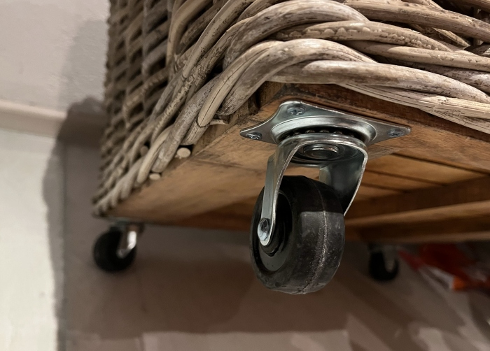 Kôš na drevona kolieskach ku krbu, Vingo