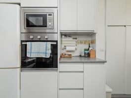 Neuvážená inštalácia spotrebičov prináša zbytočné riziká Umiestnenie spotrebičov v kuchyni, foto: toyakisfoto/freepik.com